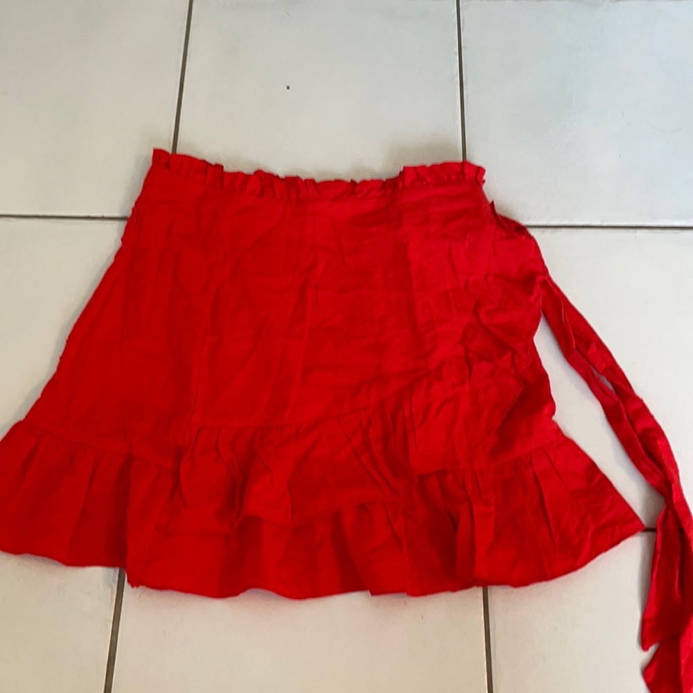Never worn red shein skirt in great condition
